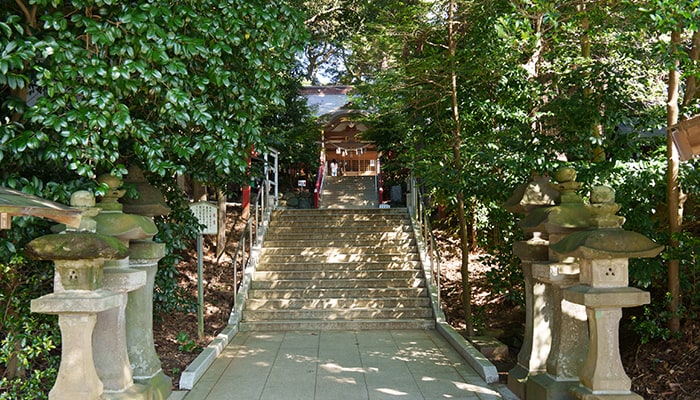 社殿へ続く石段